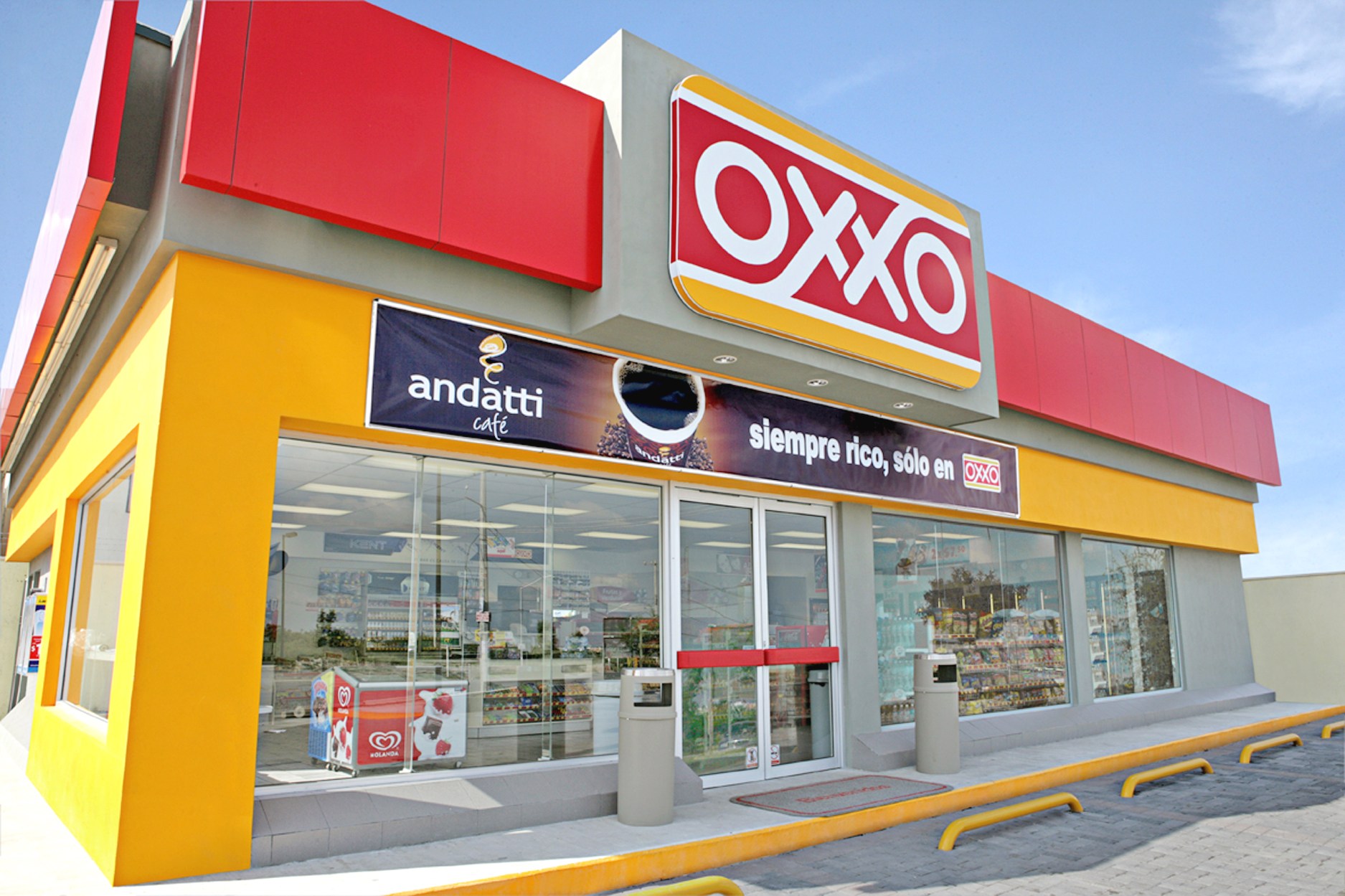 Pemex abre las puertas a las tiendas Oxxo